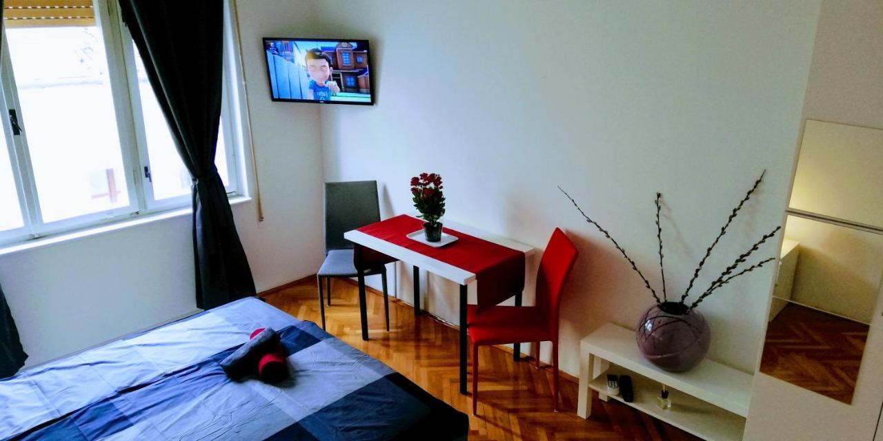 Pula Center Old Town Apartments And Rooms Екстериор снимка