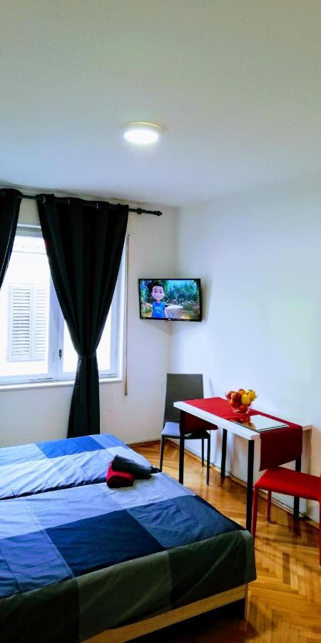 Pula Center Old Town Apartments And Rooms Екстериор снимка