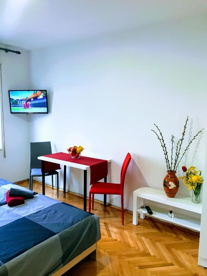 Pula Center Old Town Apartments And Rooms Екстериор снимка