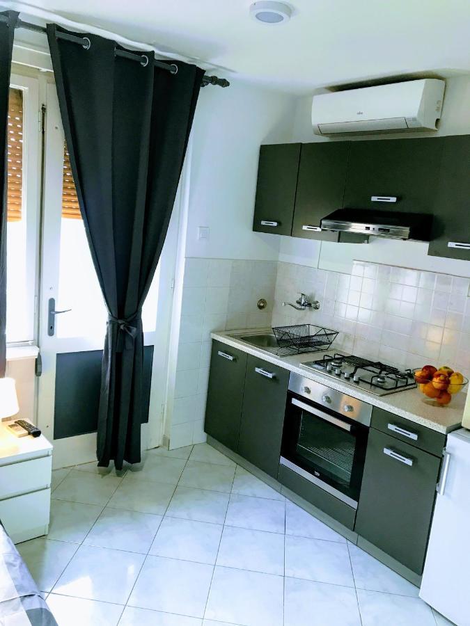Pula Center Old Town Apartments And Rooms Екстериор снимка