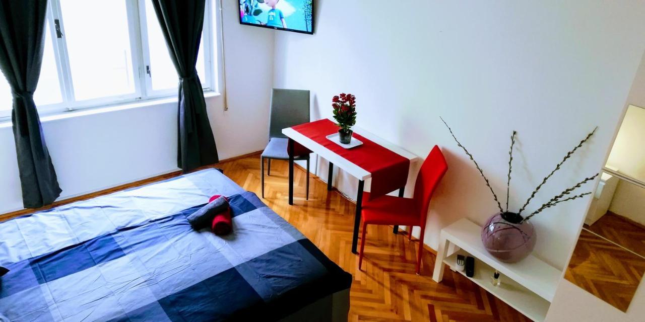 Pula Center Old Town Apartments And Rooms Екстериор снимка