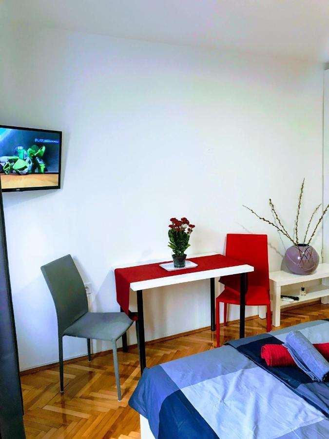 Pula Center Old Town Apartments And Rooms Екстериор снимка