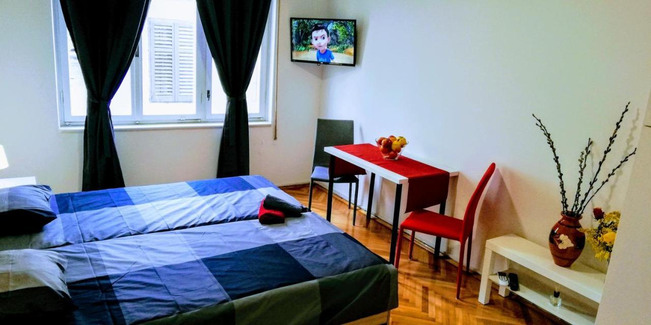 Pula Center Old Town Apartments And Rooms Екстериор снимка