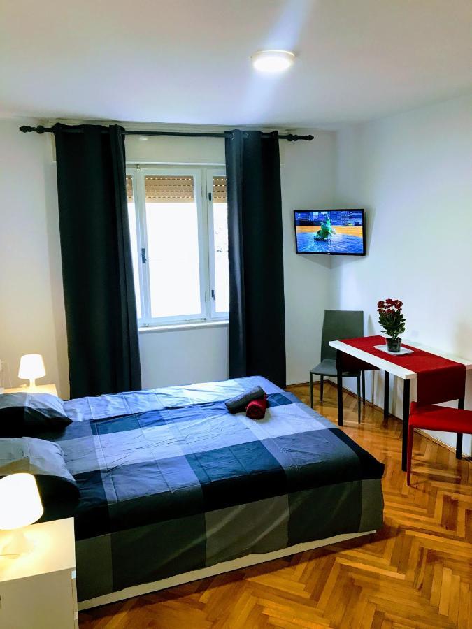 Pula Center Old Town Apartments And Rooms Екстериор снимка