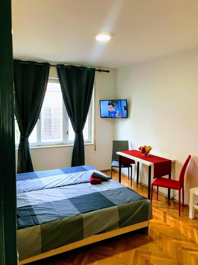 Pula Center Old Town Apartments And Rooms Екстериор снимка