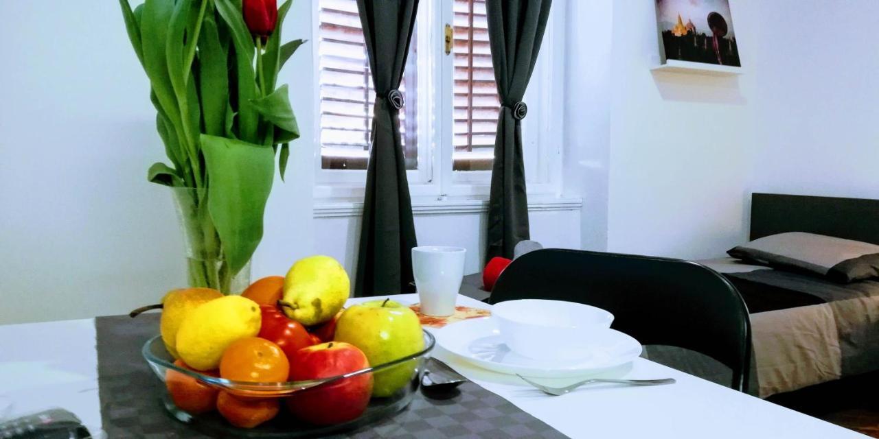 Pula Center Old Town Apartments And Rooms Екстериор снимка